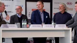 Diskutieren: Thomas Reister (2. v. r.) beim E4-Testival mit Volkhard Malik, Verkehrs-minister Winfried Hermann, Lutz Leif und Thomas Rother.