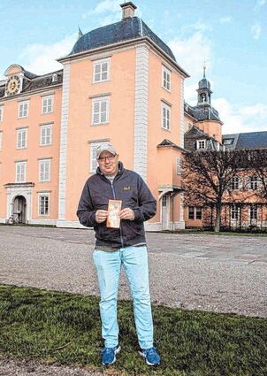 Michael Baunach besitzt seit über zwei Jahren den Kulturpass – dabei besucht er gerne Veranstaltungen im Schwetzinger Schloss.