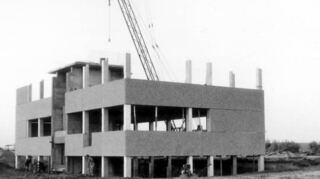 Ab 1968 entstanden die Welde-Bauten. Dieses Foto zeigt den Rohbau des Verwaltungsgebäudes.