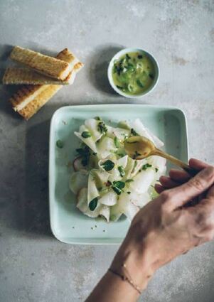 Frühling-Rezept: Kohlrabi-Rettich-Radieschen-Carpaccio steht für „die unbändige Lust, etwas Neues zu wagen“.
