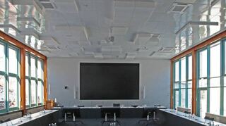 Moderne Optik, aktuelle Technologie: Der Bürgersaal ist seit Februar rundum saniert.