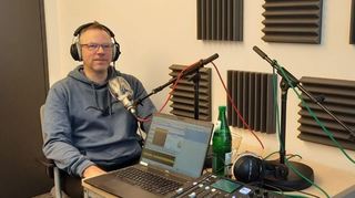 Jan Kotulla bei der Aufnahme des Eishockey-Podcasts "Adler-Check".