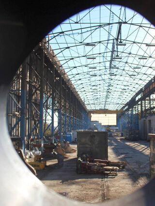 Ein Stück Industriegeschichte weicht einem Wohnquartier: Mit dem Abriss der Hallen auf dem ehemaligen Pfaudler-Areal hat für Schwetzingen die größte städtebauliche Entwicklung seit der 1990er Jahre begonnen. In sieben Bauabschnitten sollen hier neben 650 Wohnungen Gewerbeeinheiten sowie ein Kunstkindergarten entstehen – alles mit urbanem und nachhaltigem Charakter unter dem Namen „Schwetzinger Höfe“. Diesen regten übrigens Bürger an. Die Firma Epple als Investor kombinierte dabei die beiden Ideen „Kessel-Hof“ von Ilka Valentino und „Scheffel-Höfe“ von Jochen Wiegand.