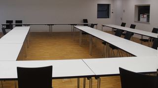 Ein großer und einteilbarer Multifunktionsraum bietet der Feuerwehr viele Nutzungsmöglichkeiten. Auch Ausschusssitzungen wurden hier bereits abgehalten.