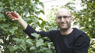 Sven Görlitz vom Verband Wohneigentum Baden-Württemberg freut sich, andere mit seiner schier ungebremsten Begeisterung für den eigenen Garten anstecken zu können.