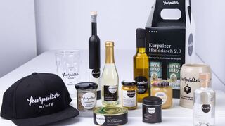 Baseballkappe oder Shirt, Gewürze, Essig, Wurst, Gin, Honig, Bierkrug oder die Handtasche mit Bier – da gibt’s alles.