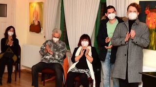 Mit 2Gplus und Masken können Gäste der Vernissage in der Villa Meixner beiwohnen.