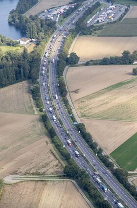 War im vergangenen Jahr häufig der Fall: Stau auf der A 61 zwischen Hockenheim und Speyer.