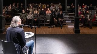 Im Alten Stadtsaal gastiert auf Einladung des Spei’rer Buchladens Autor Christoph Ransmayr mit seinem Buch „Der Fallmeister“. Das ist die Eröffnungslesung der Reihe Speyer.Lit mit einer begrenzten Teilnehmerzahl.