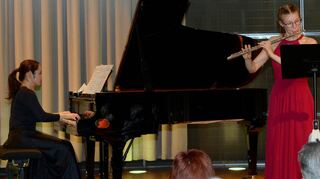 Atsuko Kinoshita am Flügel und Sina Merkel an der Querflöte bieten eine Hörreise par excellence.