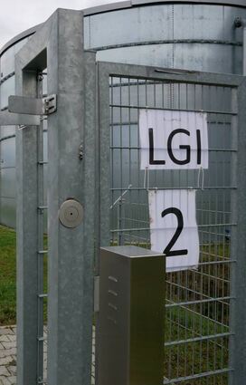 Ein Miniproblem wegen Lieferengpässen – das Firmenschild von LGI fehlt noch.