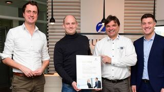Michael Schmitz (v.l.), Jochen Eckstein, Rüdiger Saam und Ulf Minde freuen sich über die Ernennung der Saam & Eckstein OHG zur Regionaldirektion der Zurich-Versicherung.