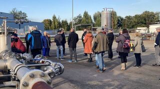 Gemeinsam mit dem Landtagsmitglied Dr. Andre Baumann von Bündnis 90/Die Grünen besuchen Kritiker und Befürworter der Geothermie im Oktober 2021 die Anlage in Bruchsal.