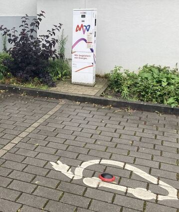 Die Erweiterung der Angebote zur Elektromobilität – hier die Ladesäule für E-Autos am Rathaus – könnte Thema der Arbeitsgemeinschaft Klimaschutz sein.