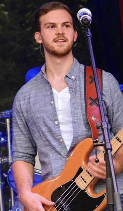 Zweite Leidenschaft: Musik. Geschwill ist Bassist bei den „Twisted Spoons“.