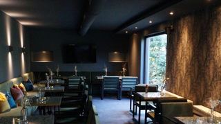 In der Raucherlounge, wo man sich in aller Ruhe einer Wasserpfeife widmen kann, ist unter anderem ein nigelnagelneues Zu- und Abluftsystem installiert.