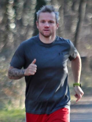 Dirk Oswald nimmt die Strecken im Oftersheimer Wald unter die Turnschuhe.