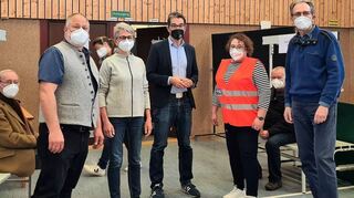 Freuen sich über tollen Impftermin: TV-Vorsitzender Uwe Schmitt (v. l.), Ulrike Grüning, Dr. Andre Baumann, Martina Schmitt und Bürgermeister Dr. Ralf Göck.
