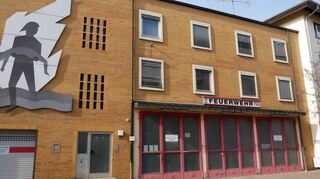Immer noch in Betrieb: Das alte Feuerwehrhaus in der Mozartstraße, wo weiterhin die Fahrzeuge stehen.