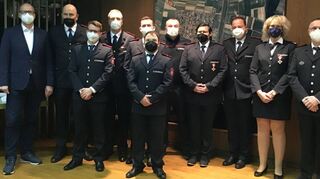 Bürgermeister Gunther Hoffmann (v. l.), André Kühne, Jochen Butz, Jochen Endres, Markus Koch, Fabian Mroß, Asim Grabovac, Dennis Nanovski, Manfred Horsch, Yvonne Heiselbetz und Sascha Langlotz bei der Versammlung der Wehr.