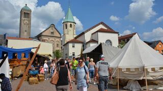 Mangels Veranstaltungspartner 2022 nicht möglich: Für den Markt der Zünfte rund um die Zehntscheune, hier bei der Premiere im Jahr 2018, hat der HMV keinen Mittelalter-Anbieter gefunden.