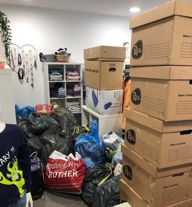 Doppelte Hilfe: Einige Spender haben die Kleidung gut aufbereitet.