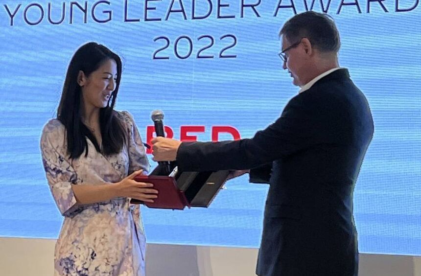Weihua Wang aus Schwetzingen gewinnt Award in Dubai