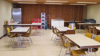 Die Gemeinde Plankstadt tut ihr Möglichstes, um Kriegsflüchtlingen aus der Ukraine zu helfen. Gemeinsames Essen ist beispielsweise im umfunktionierten Jugendraum der Mehrzweckhalle möglich.