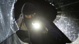 Aussterbende Verbrecherspezies? Täter wie den fiktiven Einbrecher auf diesem Sym-bolbild hat es im vergangenen Jahr in Hockenheim nur drei gegeben.