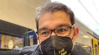 Dr. Andre Baumann freut sich über das 365-Euro-Ticket.