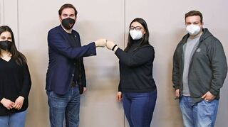 Praktikantin Hanna Bühler (v. l.), Landtagsabgeordneter Andreas Sturm sowie Sophie Hammes und Pascal Preuß vom Jugendbeirat Plankstadt haben verschiedene Themen besprochen.