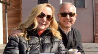 Diana Baert und Thomas Schramm genießen Cocktails, die Sonne und Musik.