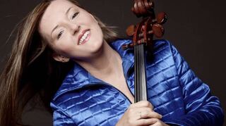 Die Schwetzinger Konzertcellistin Alexandra Netzold ist zusammen mit Brigitte Becker (Klavier) in der Villa Meixner zu erleben.