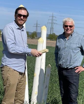 Andreas Sturm im Gespräch mit Landwirt Ulrich Renkert.