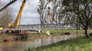Die temporäre Brücke als Ersatz für den Christinensteg steht.