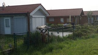 Auf dem Campingplatz auf der Kollerinsel sind die festen Häuschen – wie hier zu sehen – schon integraler Bestandteil. Sie bedienen den Trend zum luxuriöseren Camping.