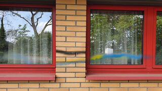 Farbschmierereien an der Neurotthalle.