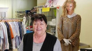 Elke Müller schließt nach 15 Jahren ihre „Elke’s Reinigung und Mangelservice“ zum 31. Mai und eröffnet zusammen mit ihrer Tochter nur einen Tag später in Rheinau neu.