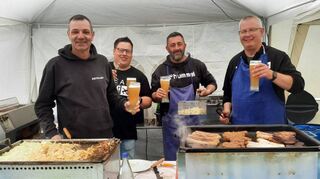 Die RKG Helfer bei der Arbeit (v.l.): Diethart Weiß, RSV Vorsitzender Erik Offenloch, Jugendleiter Alexander Liebzeit und Geschäftsführer Michael Müller