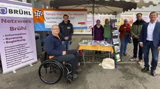 Starkes Netzwerk für Inklusion, Teilhabe und Barrierefreiheit: Behindertenbeauftragter Rudi Bamberger (v. l.), Pascal Wasow vom B+O Seniorenzentrum, Dietlinde Blank vom Altentreff der evangelischen Kirchengemeinde, Elke Rinderknecht von der Nachbarschaftshilfe, „Café Vergissmeinnicht“-Vertreterin Annemarie Cornelius, Heiko Wunderling von der katholischen Seelsorgeeinheit Brühl-Ketsch und Daniel Schwarz, der das Seniorenwohnen Schütte-Lanz-Park vertritt, setzen sich ein.
