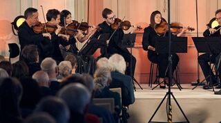 Einen wunderbaren Klang zaubern die beiden Quartette in den Kammermusiksaal.