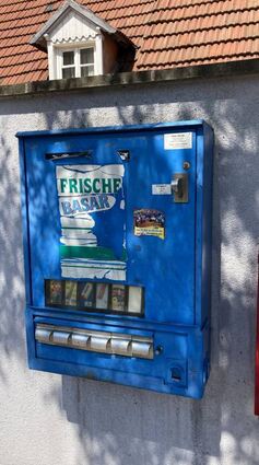 Interessant: der Automat „Frische Basar“ in der Eichendorffstraße.