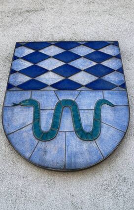 Auffallend: das Oftersheimer Wappen mit dem Schlangensymbol.