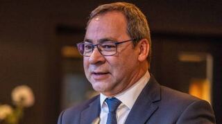 Bürgermeister Jürgen Kappenstein zeigt sich stolz auf sein Vorzeigehotel.