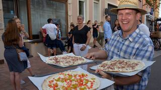 Bevor die Party abgeht, gibt’s bei Johannes Heck Flammkuchen.