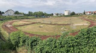 Das frühere Alfred-Körber-Stadion und das übrige Areal des Fußballvereins am Schankenbuckel sollen zu einem neuen Wohngebiet umgestaltet werden. Mit der Zustimmung zum Bebauungsplan hat der Gemeinderat nun einen großen Schritt in diese Richtung gemacht – allerdings ist die Entscheidung im Rat und bei den direkten Nachbarn der Gebietes nicht unumstritten.
