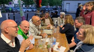 Der gemütliche Austausch dauert bis in die Abendstunden.