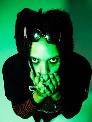 „Poorstacy“ ist ein US-amerikanischer Rapper und Songwriter.