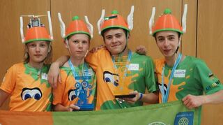 Noah Spiegler (v. I.), Paul Gromann, Jimmy Wehowski und Christoffer Marschner haben zwei von drei Disziplinen des Finales der First Lego League gewonnen.