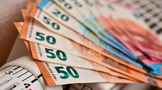 Mit den richtigen Verhaltensänderungen können die Verbraucherinnen und Verbraucher nicht nur Energie, sondern auch Geld sparen.